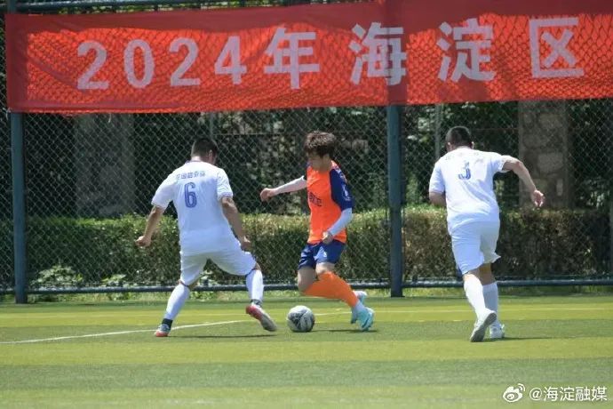 足球赛事即将拉开帷幕，球迷们热情期待