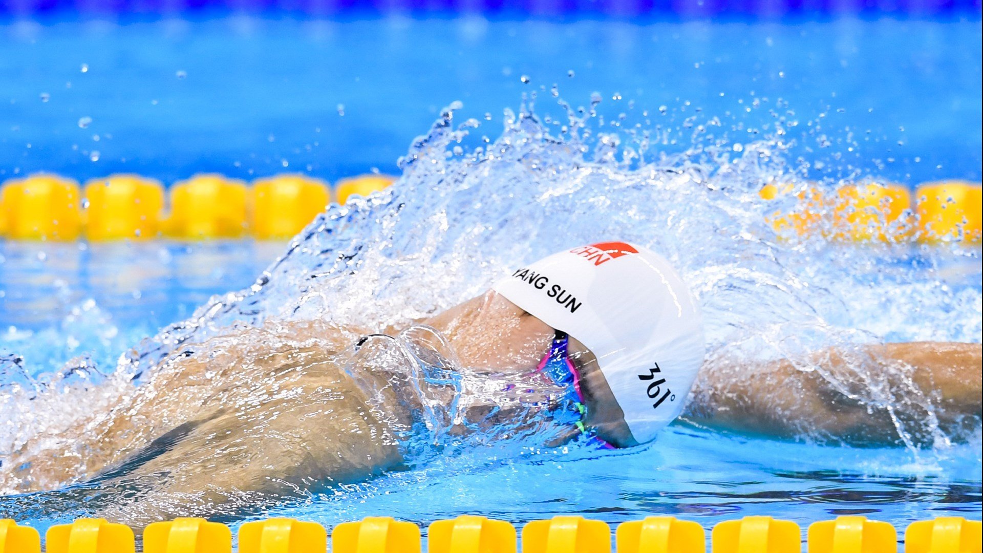 TL带队取胜!巴特勒重要时刻刷新纪录赛场气氛高涨